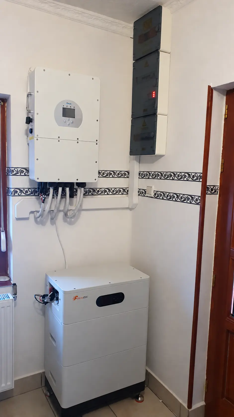 Deye 15 kW-os inverter 10 kWh akkumulátorral és villamos elosztókkal